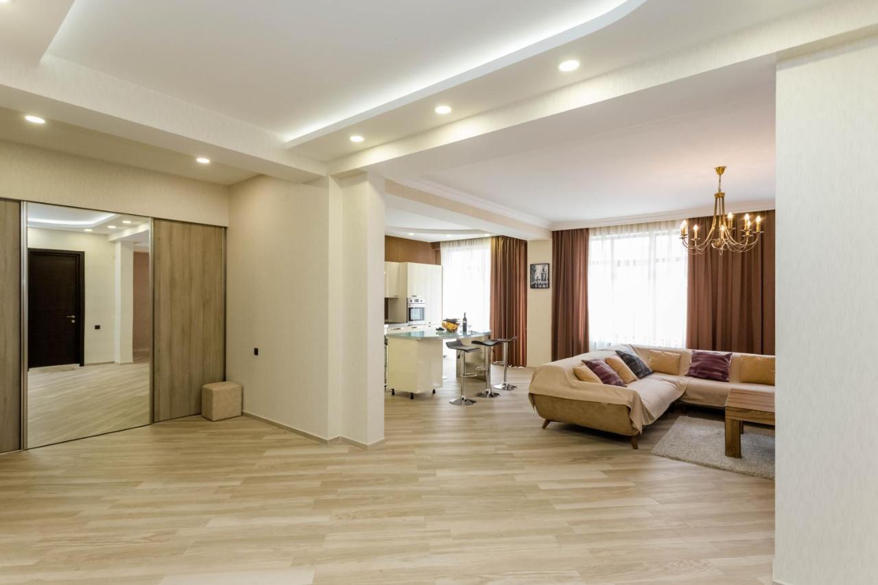 Rustaveli Iii Апартаменти *